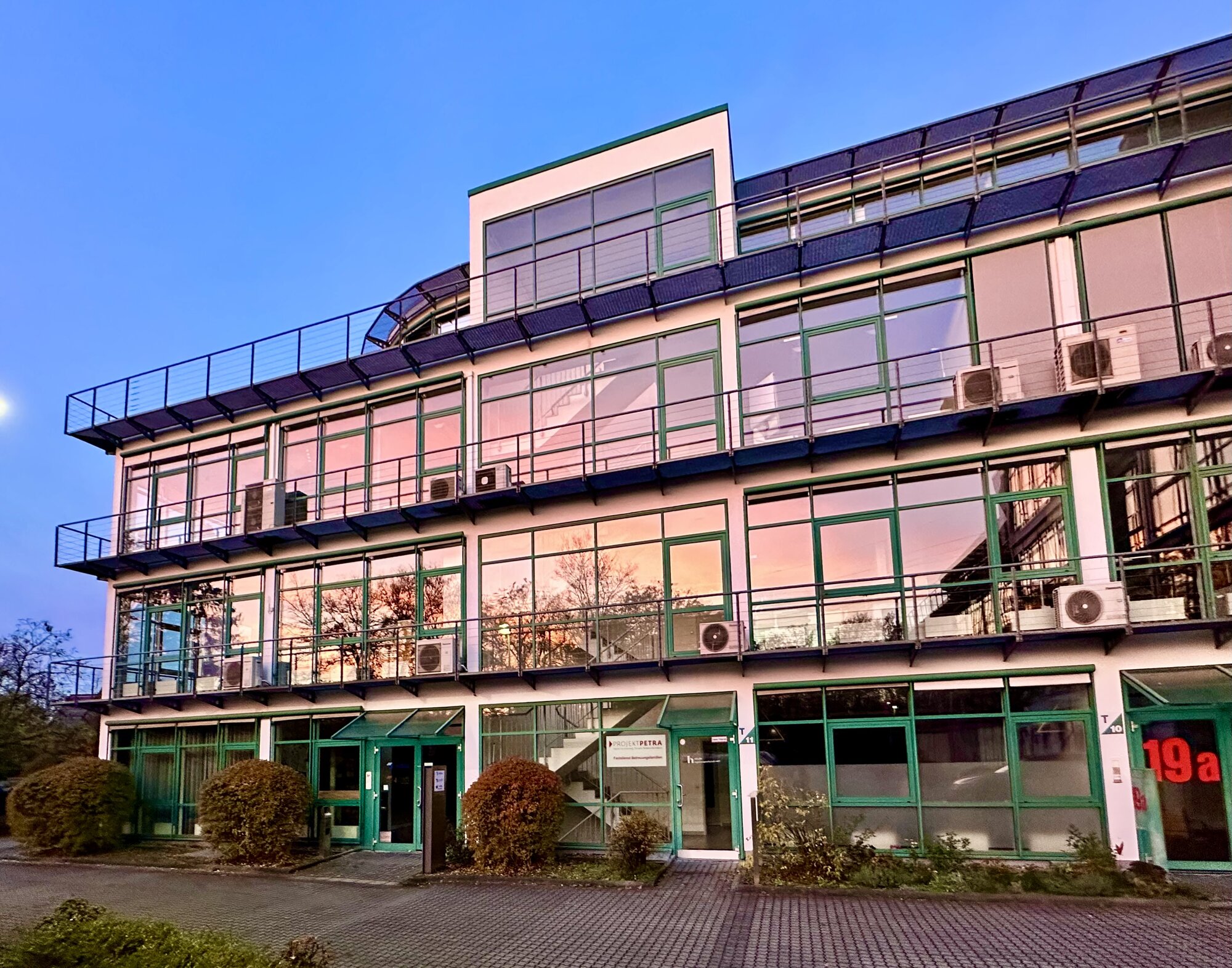 Außenansicht des Bürogebäudes der HELLER Ingenieurgesellschaft