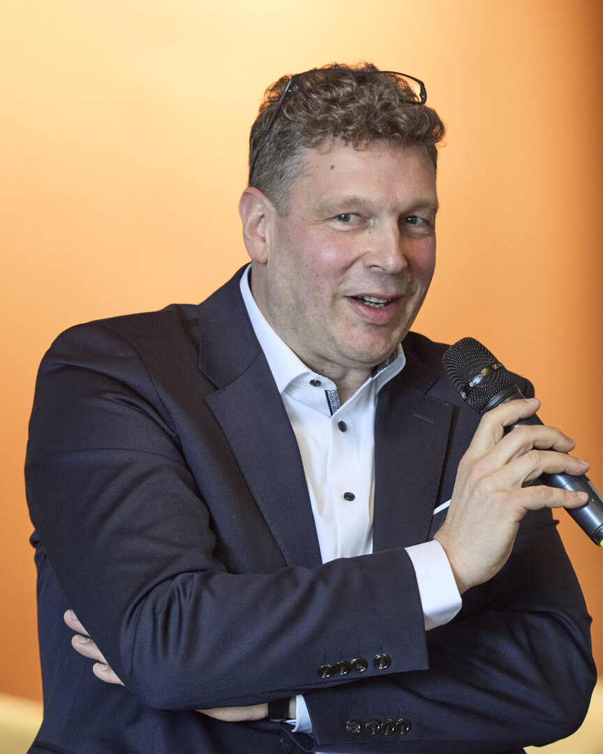 Herr Balck hält einen Vortrag